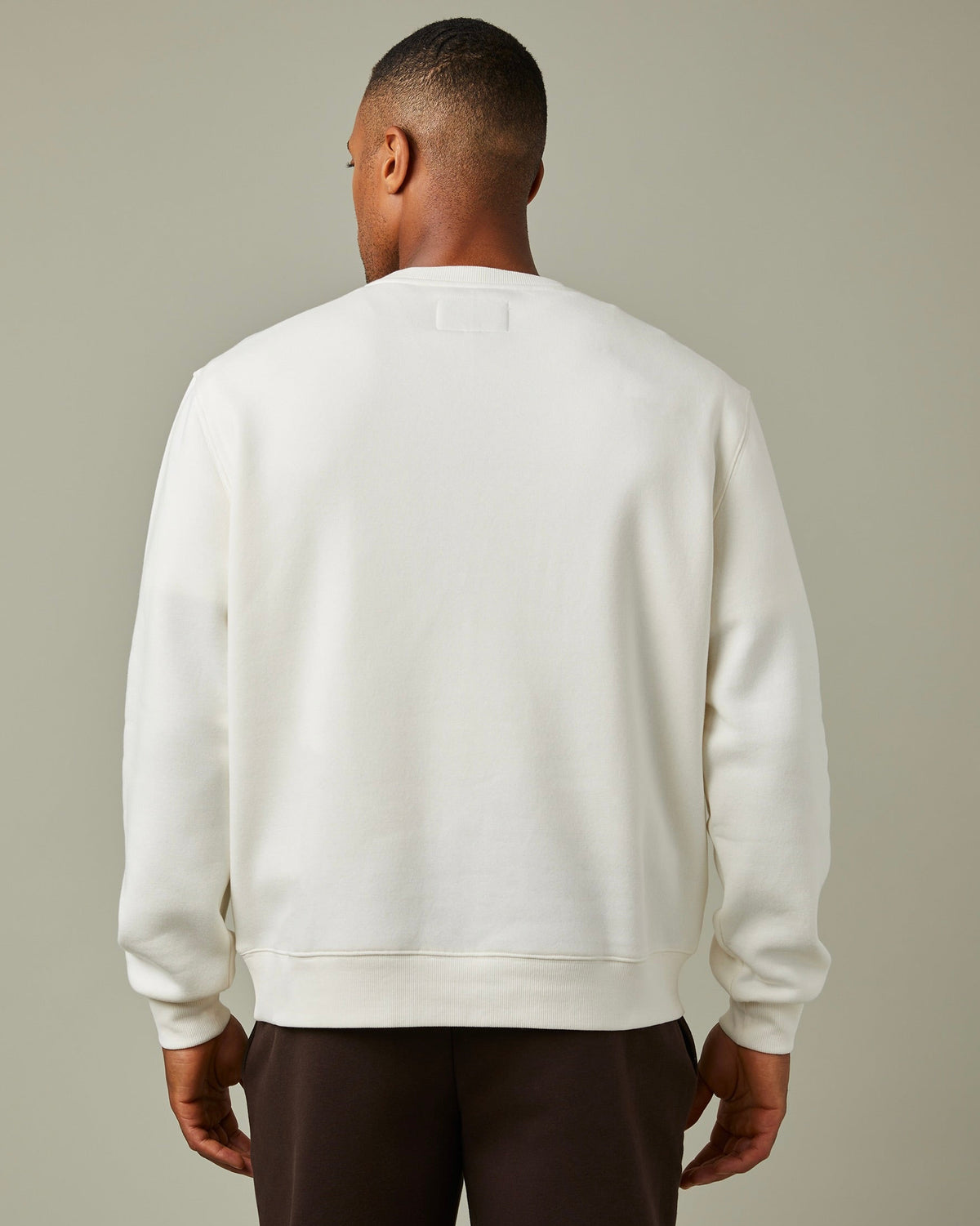 Cream crewneck sweatshirt with vintage-style retro “Canada” graphic | Chandail ras-de-cou couleur crème avec un logo « Canada » rétro - Image #3