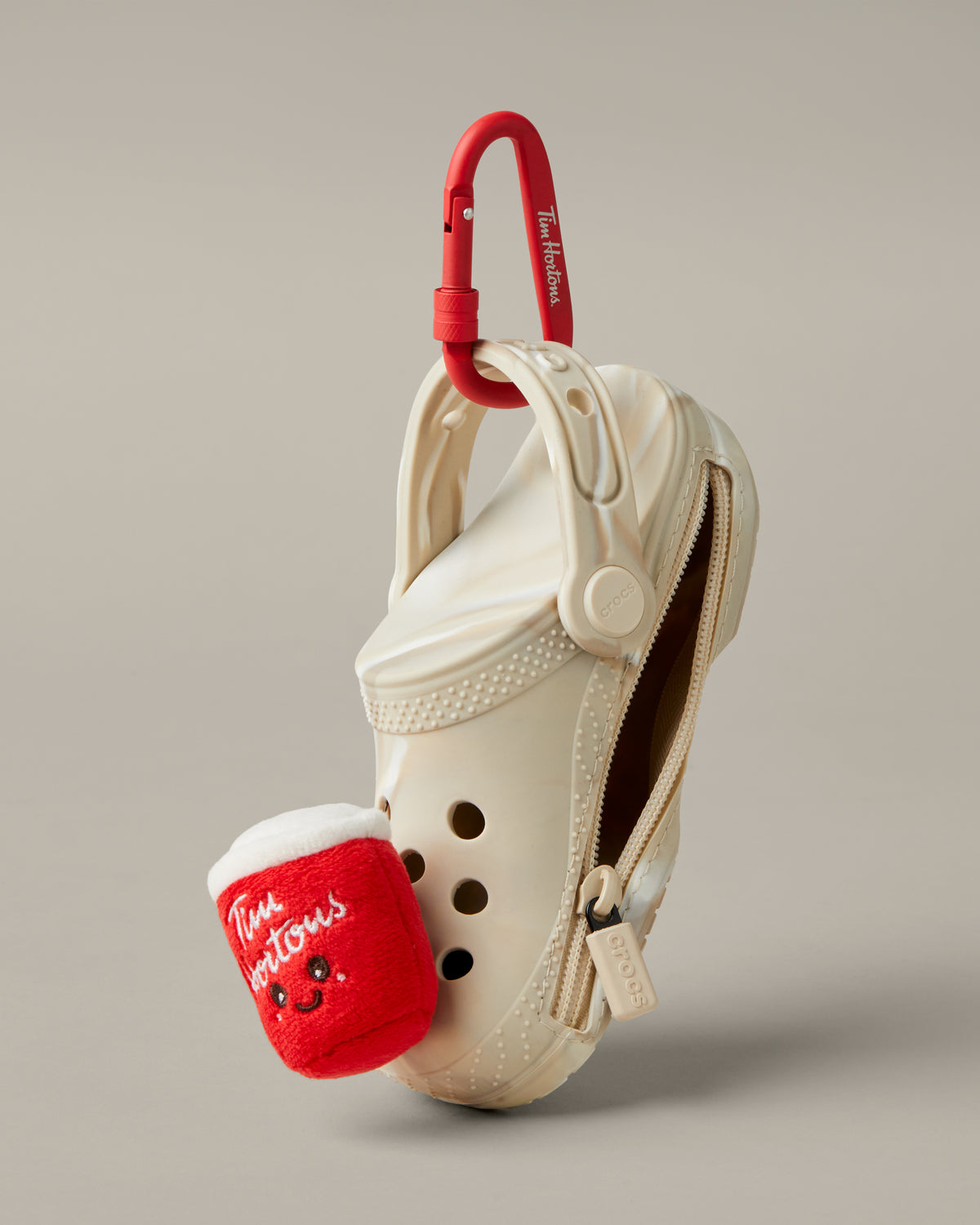 Tim Hortons and Crocs collaboration classic clog pouch bag charm in Iced Capp inspired colours | Crocs® et Tim Hortons® présentent : la pochette porte-bonheur Crocs classique aux couleurs inspirées du cappuccino glacé - Image #2