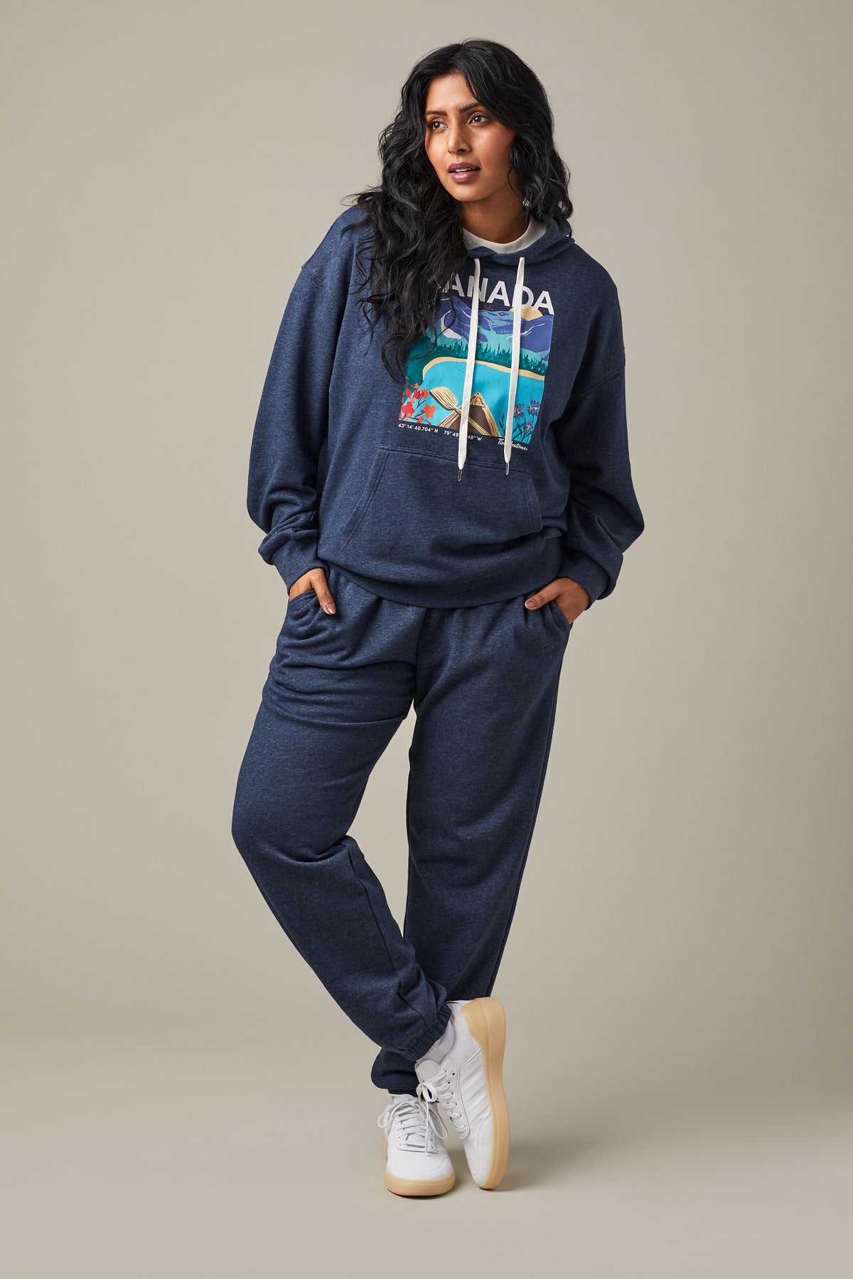 Tim Hortons Canada French Terry Hoodie in Navy Marl | Chandail molletonné à capuchon bleu marine chiné du Canada de Tim Hortons - Image #5