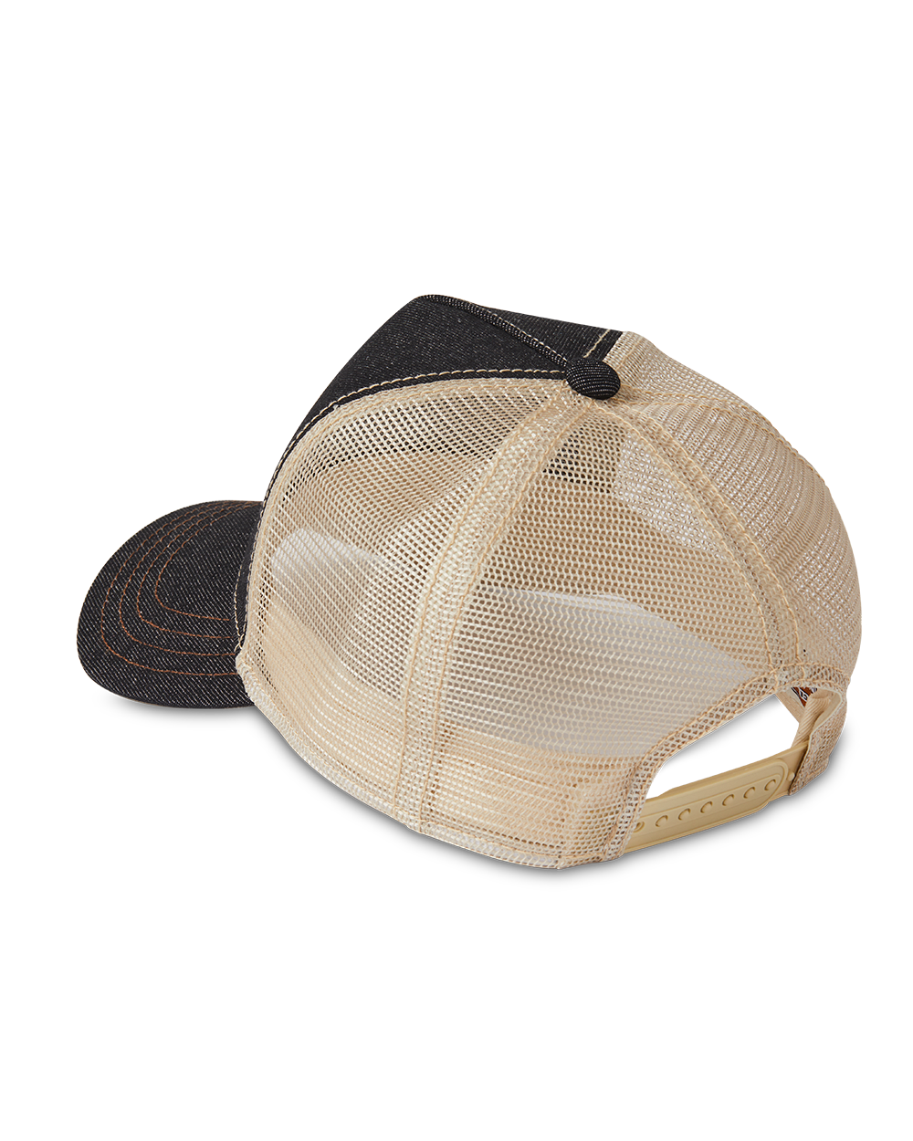 This two-tone trucker hat is your off-duty essential with breathable mesh back and vintage-style patch. | Cette casquette de camionneur bicolore est votre compagnon idéal avec ses mailles qui laissent passer l’air et son logo rétro. - Image #5