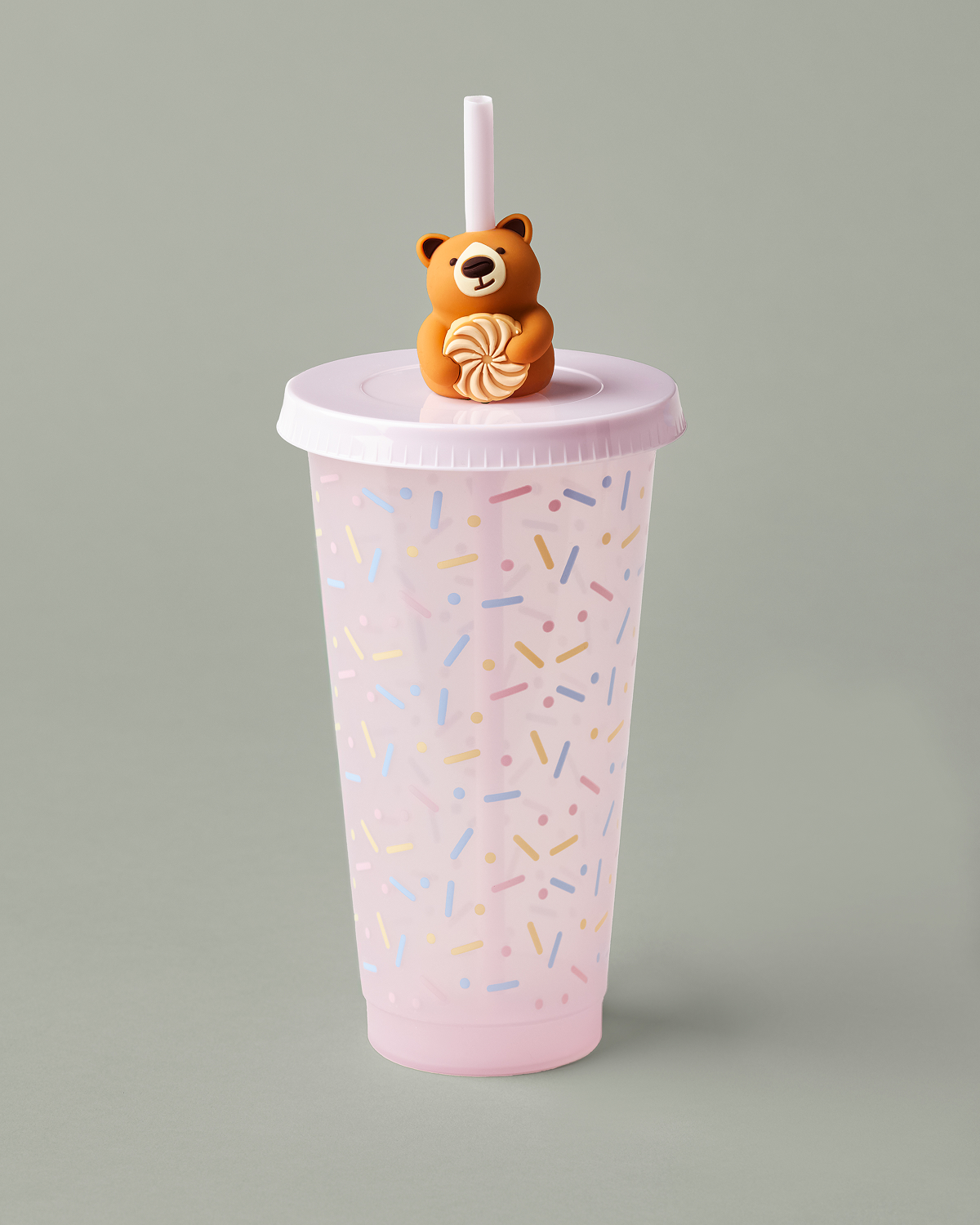 Limited edition Tim Hortons 24oz Colour Changing Cold Cup with Straw Buddy | Gobelet à boissons froides de 24 oz Tim Hortons en édition limitée, avec décoration de paille et changement de couleur - Image #1