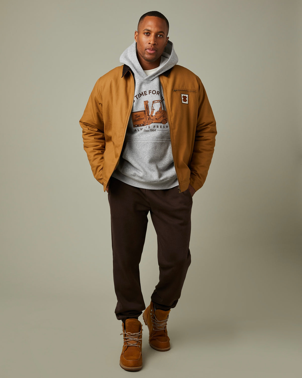 Utility-style jacket in maple brown with front zip and retro Tim Hortons patch | Manteau utilitaire couleur érable avec poche à glissière à l’avant et logo Tim Hortons rétro - Image #1